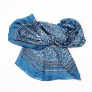 Pañuelo 100% seda Jaipur,tamaño 90 X 90 cms,estampado fondo azul